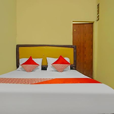 Oyo 92577 Hotel Sidikalang Near Kejaksaan Negeri Dairi Ngoại thất bức ảnh