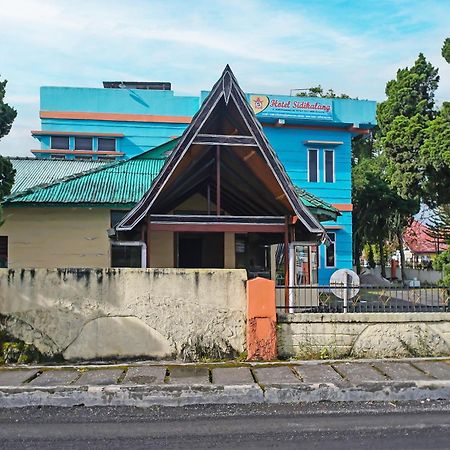Oyo 92577 Hotel Sidikalang Near Kejaksaan Negeri Dairi Ngoại thất bức ảnh