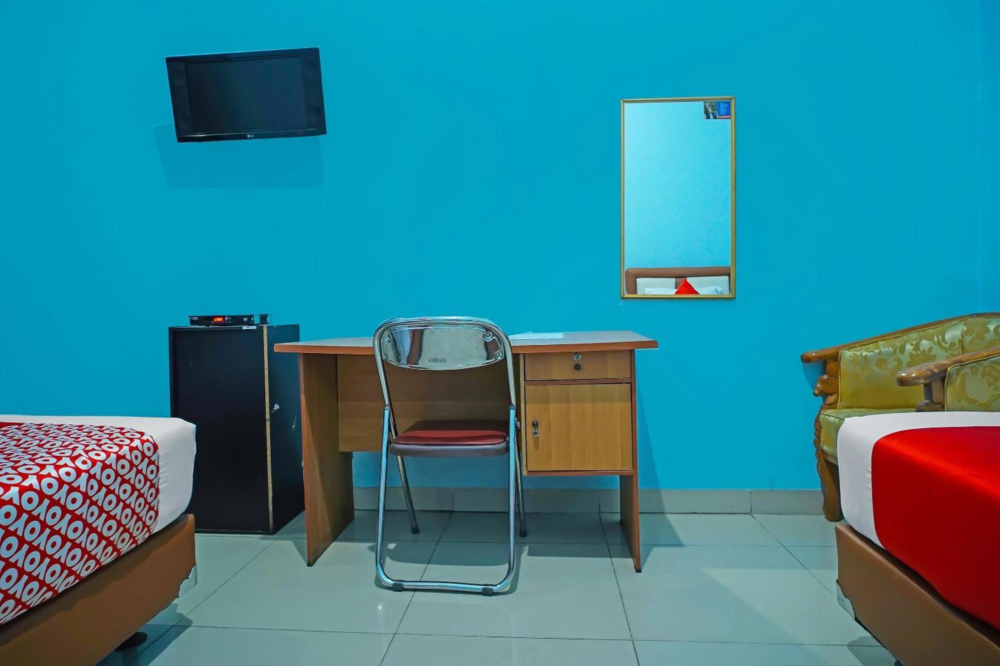 Oyo 92577 Hotel Sidikalang Near Kejaksaan Negeri Dairi Ngoại thất bức ảnh