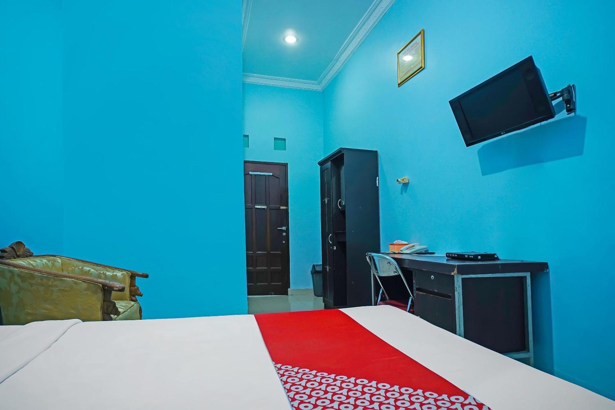 Oyo 92577 Hotel Sidikalang Near Kejaksaan Negeri Dairi Ngoại thất bức ảnh