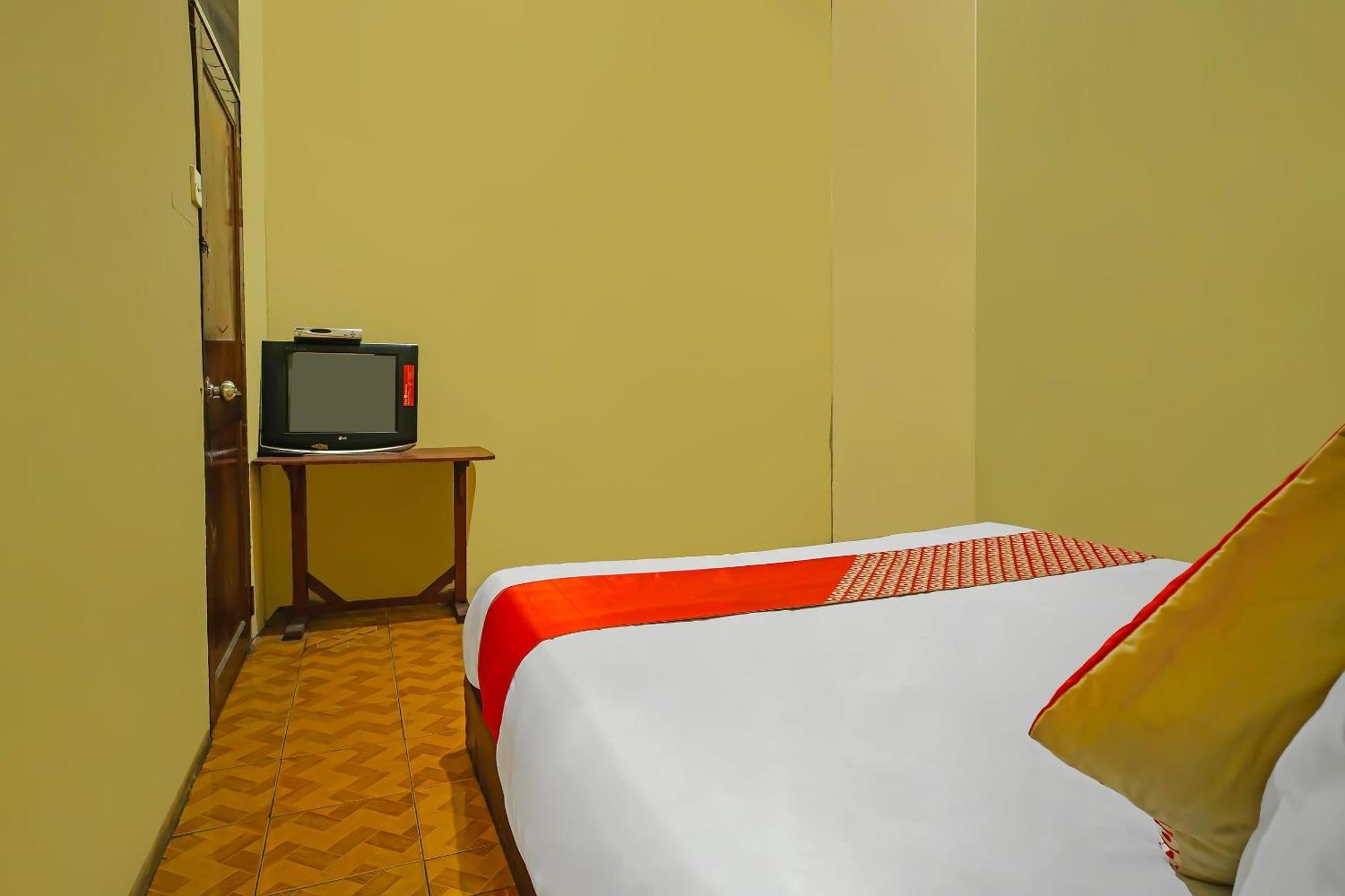 Oyo 92577 Hotel Sidikalang Near Kejaksaan Negeri Dairi Ngoại thất bức ảnh
