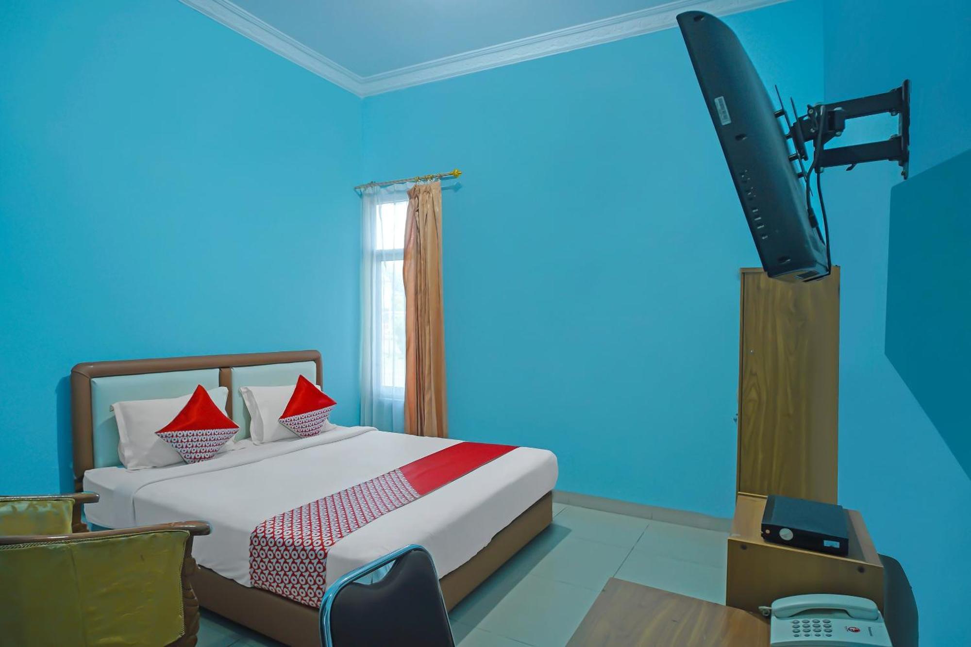 Oyo 92577 Hotel Sidikalang Near Kejaksaan Negeri Dairi Ngoại thất bức ảnh
