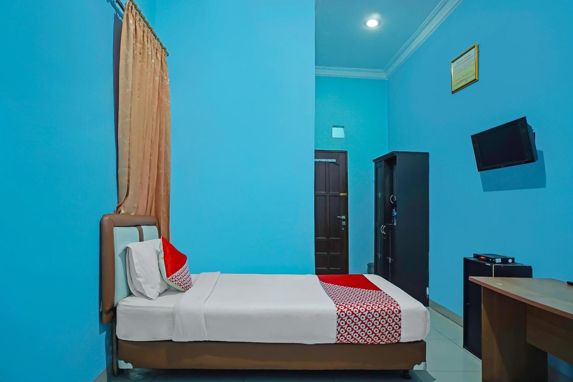 Oyo 92577 Hotel Sidikalang Near Kejaksaan Negeri Dairi Ngoại thất bức ảnh
