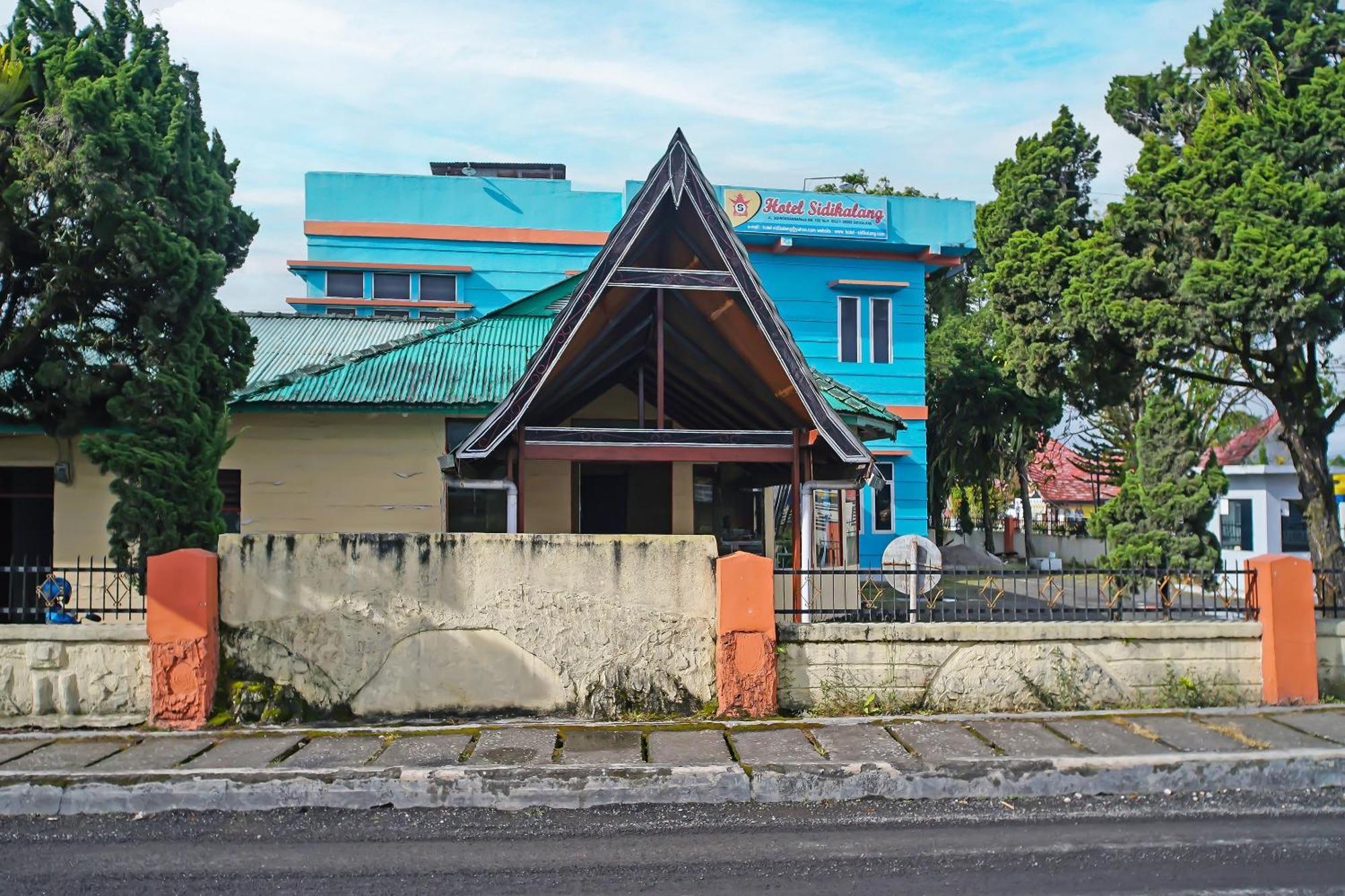 Oyo 92577 Hotel Sidikalang Near Kejaksaan Negeri Dairi Ngoại thất bức ảnh