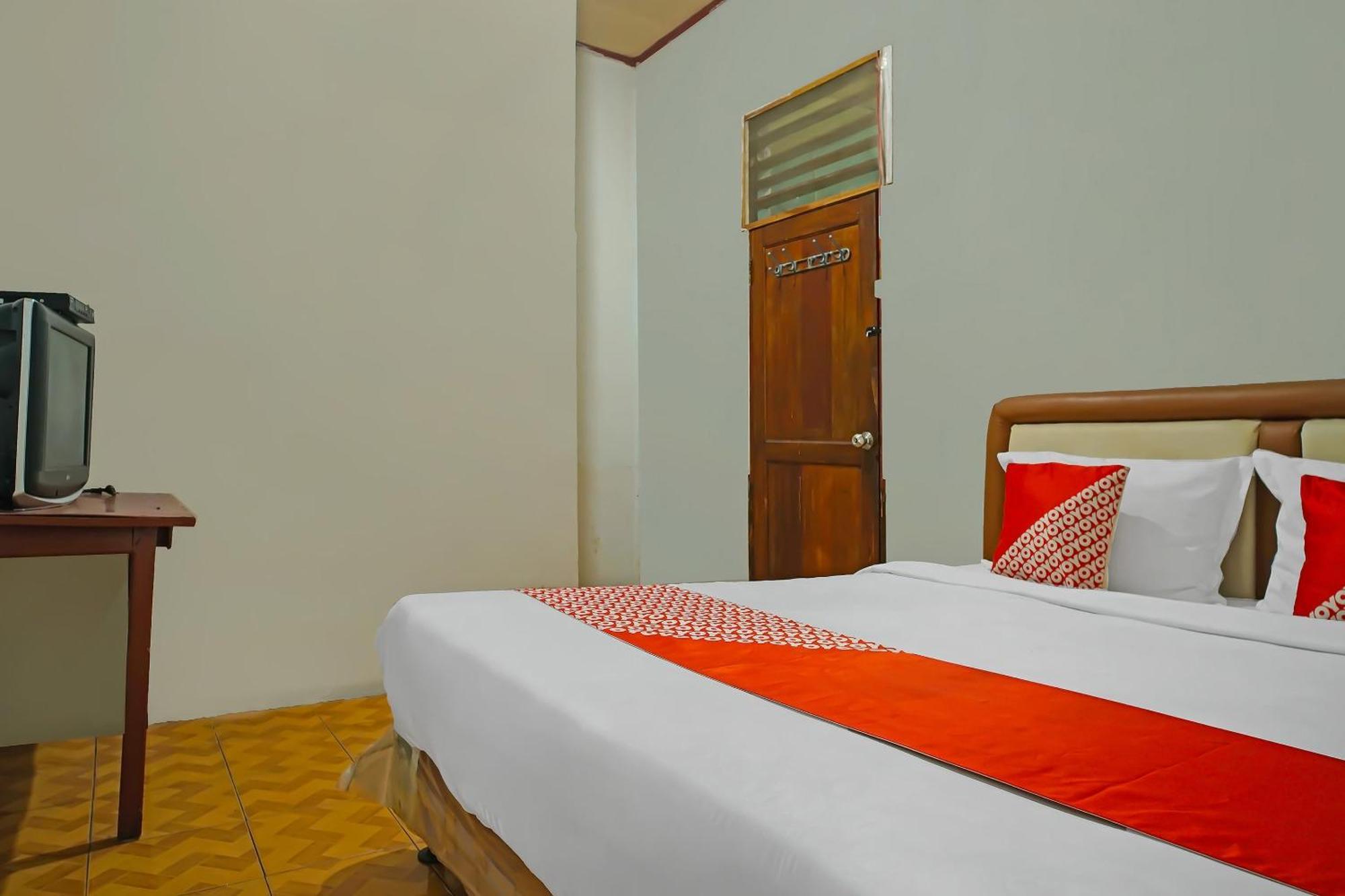 Oyo 92577 Hotel Sidikalang Near Kejaksaan Negeri Dairi Ngoại thất bức ảnh