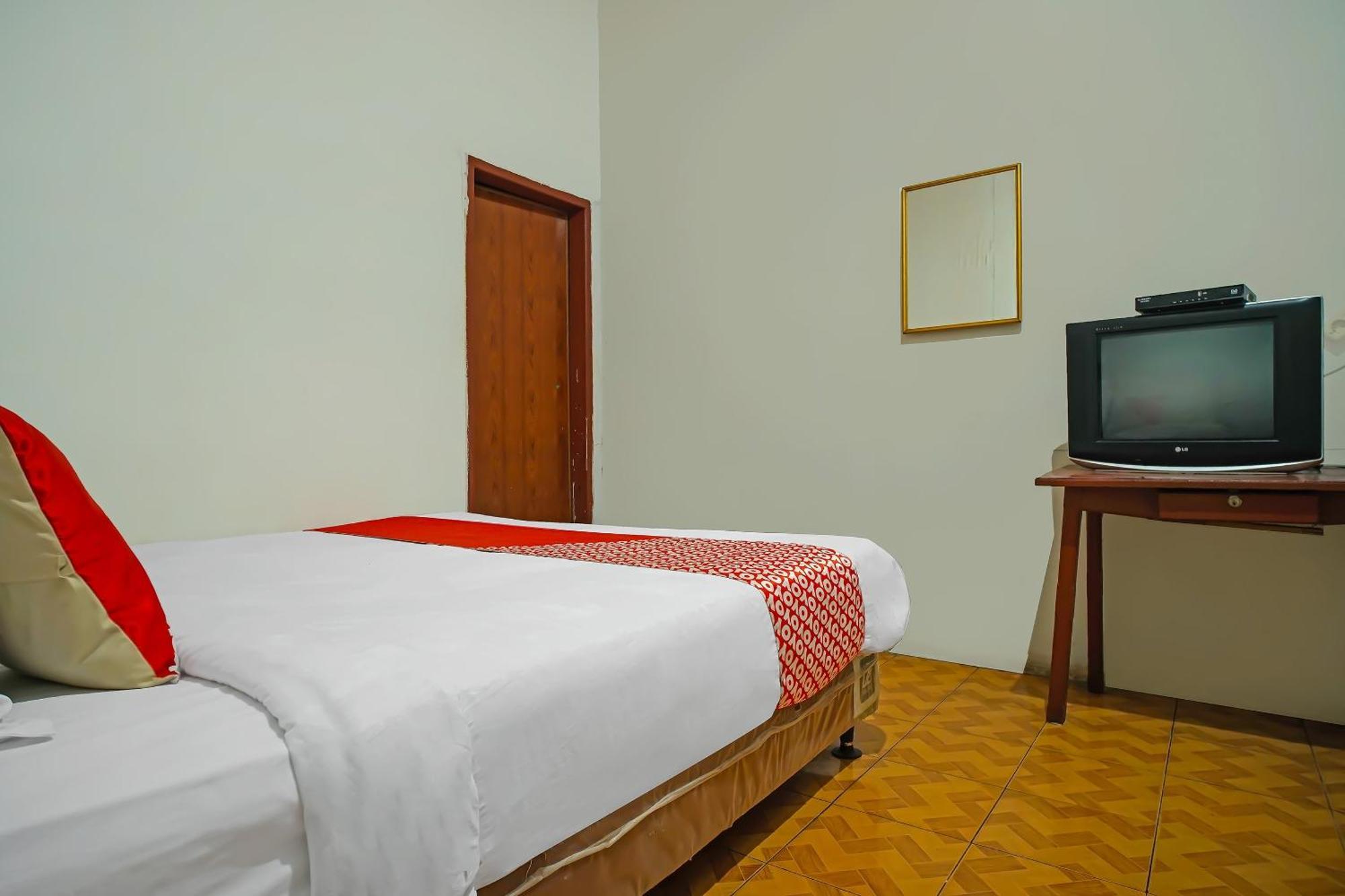 Oyo 92577 Hotel Sidikalang Near Kejaksaan Negeri Dairi Ngoại thất bức ảnh