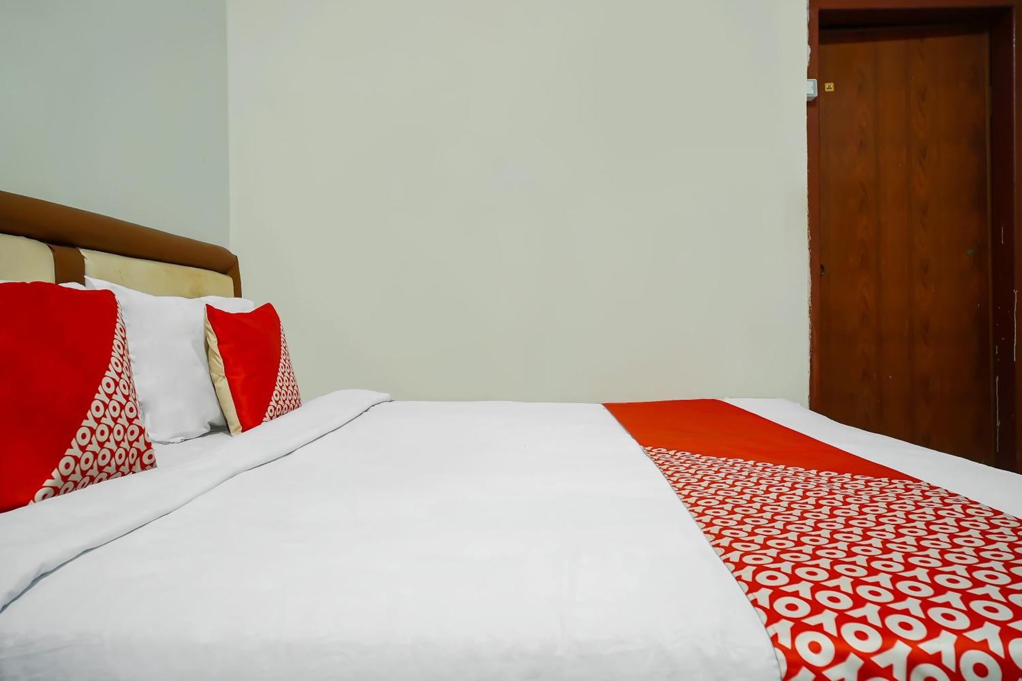 Oyo 92577 Hotel Sidikalang Near Kejaksaan Negeri Dairi Ngoại thất bức ảnh