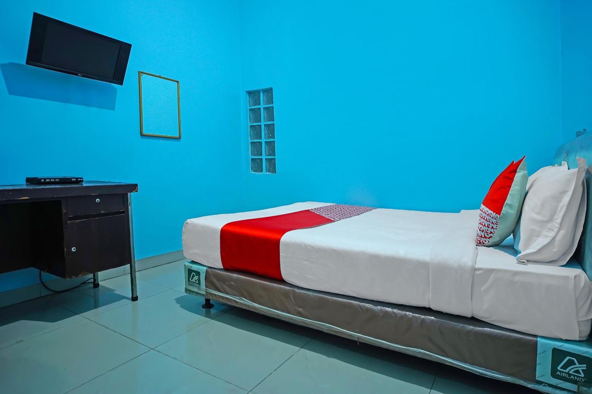 Oyo 92577 Hotel Sidikalang Near Kejaksaan Negeri Dairi Ngoại thất bức ảnh