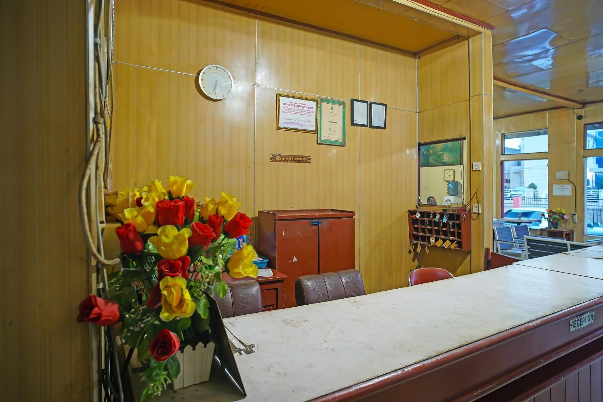 Oyo 92577 Hotel Sidikalang Near Kejaksaan Negeri Dairi Ngoại thất bức ảnh