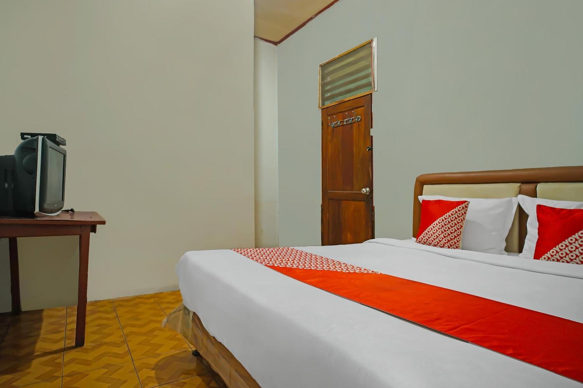 Oyo 92577 Hotel Sidikalang Near Kejaksaan Negeri Dairi Ngoại thất bức ảnh